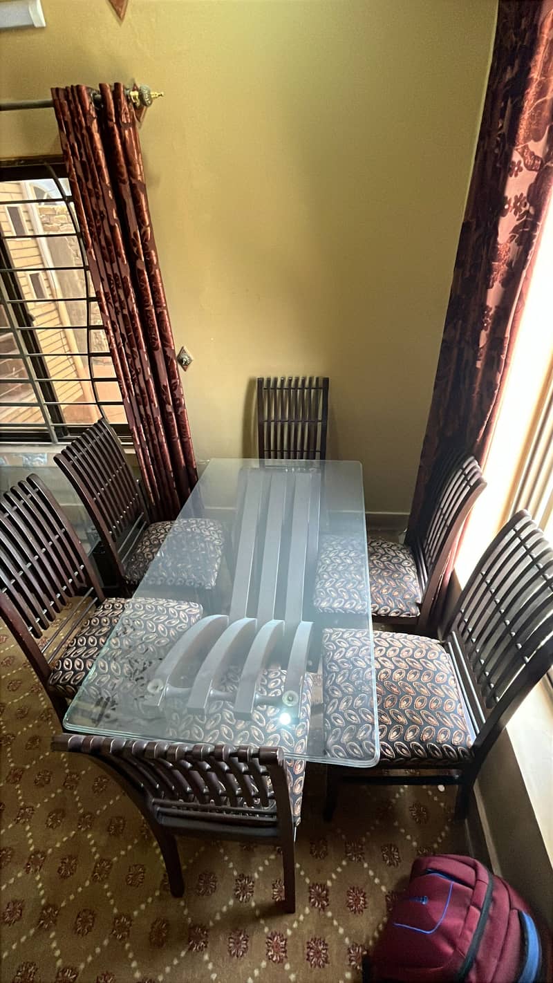 Dining table 0