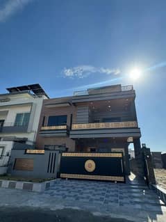 Mpchs Multi Garden B-17 10 Marla Brand New House For Sale
