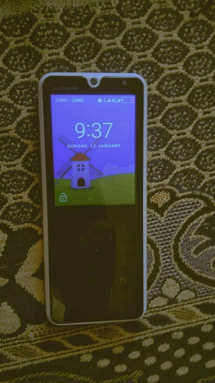 Android mobile with keybad Calme 0