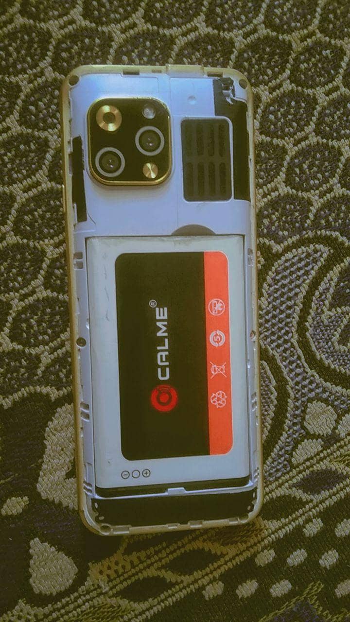 Android mobile with keybad Calme 1