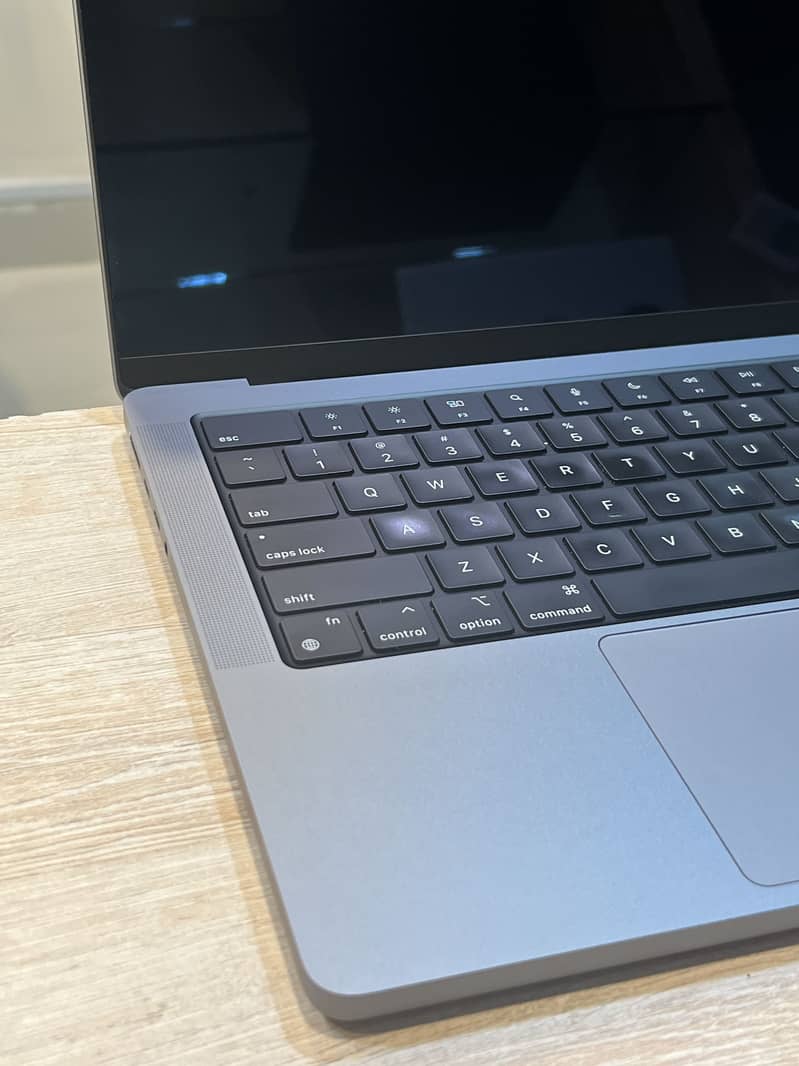 Apple MacBook M2 Pro 2023 14 inch 16GB 512GB 14 inches 0
