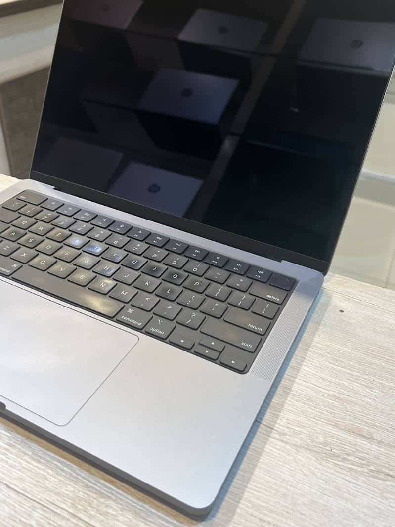Apple MacBook M2 Pro 2023 14 inch 16GB 512GB 14 inches 1