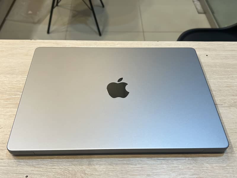 Apple MacBook M2 Pro 2023 14 inch 16GB 512GB 14 inches 2