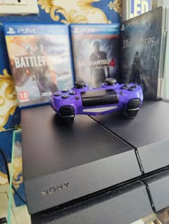 Playstation 4 with 1 controller and 3 games
