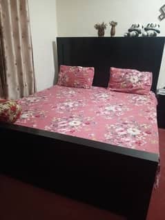 1 bad or safe almari 2 door sath drasing sath ma matres b ha 6 incWala
