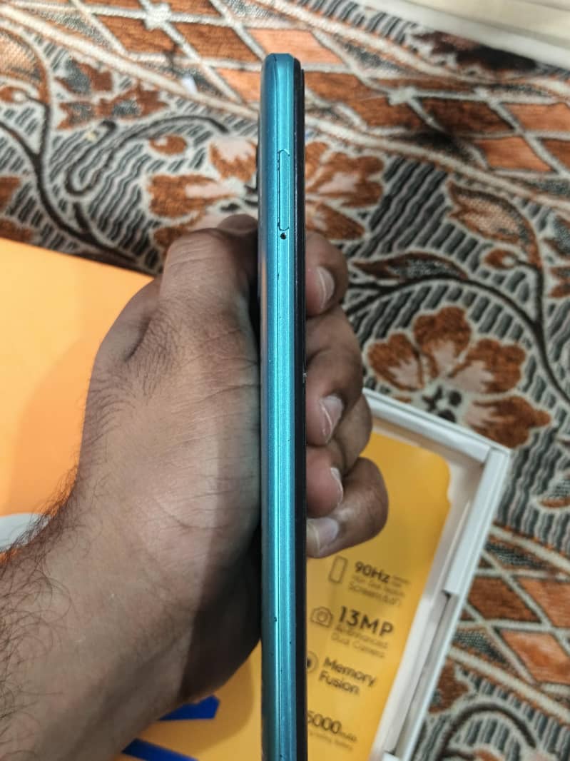 Tecno Spark 8c 4