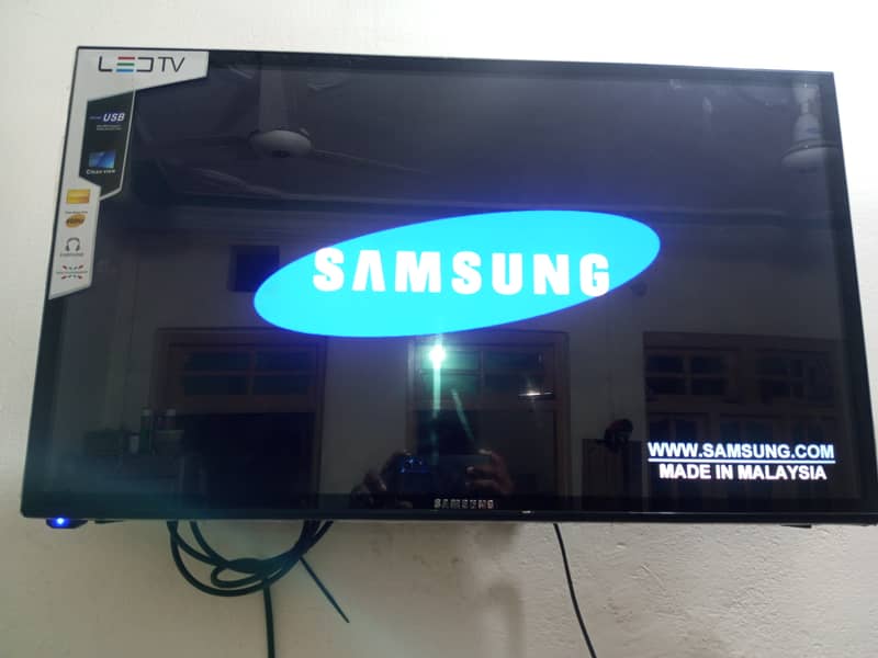 Samsung brand new tv 4 k UHD 0