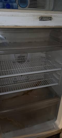 Dawlance fridge medium size