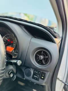 Toyota vitz 2017
