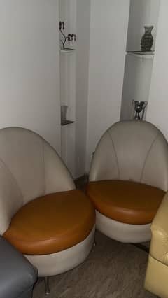 Two 1 seater sofa’s in white and orange