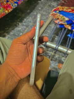 I phone xr 128 gb 10by10 condition no any fulat water pack battery 76