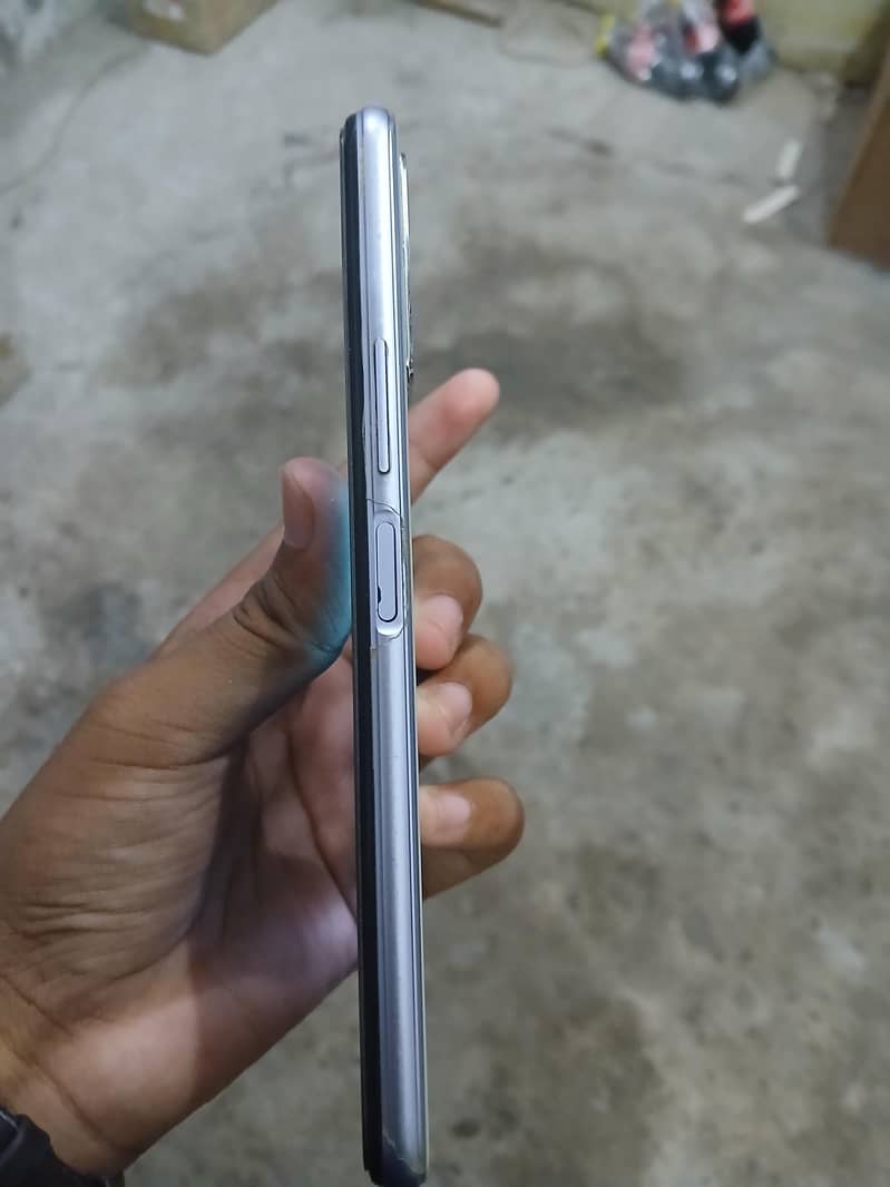 good mobile condition 10/10 with box 2
