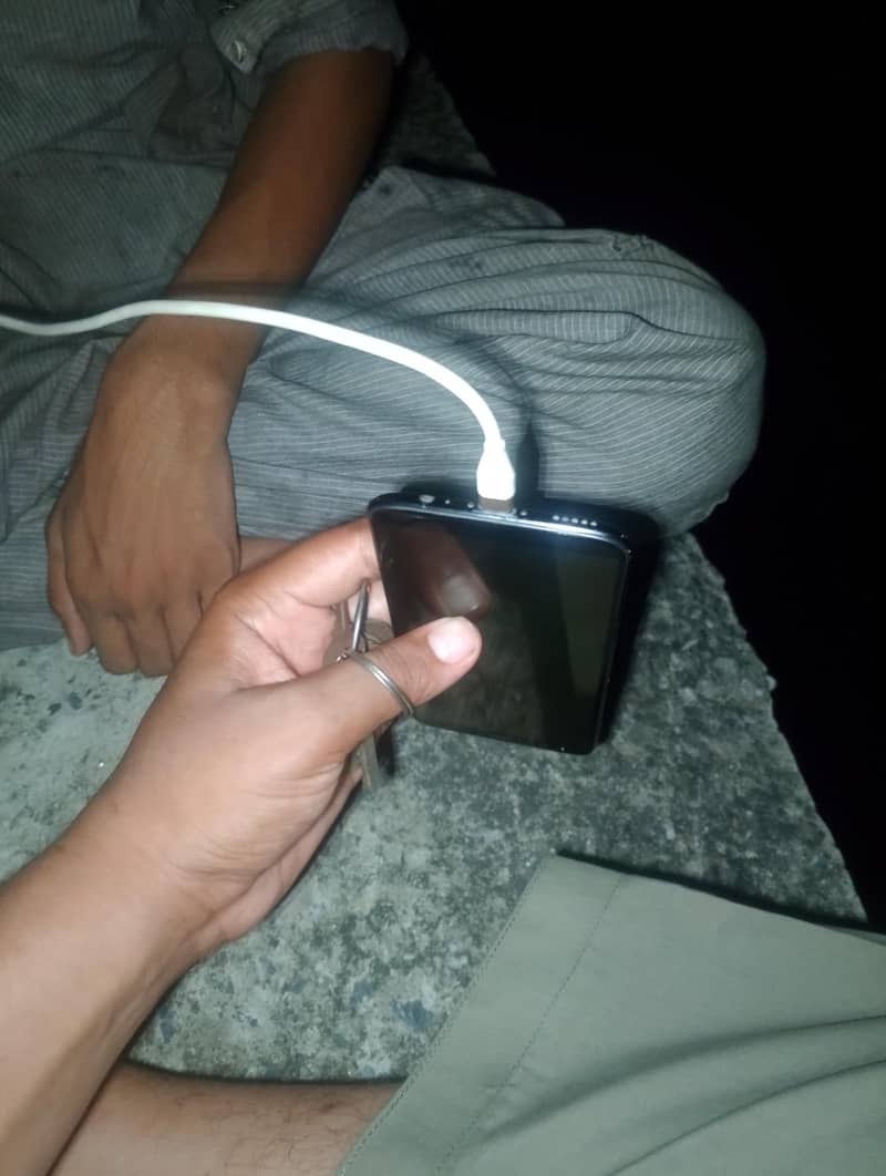 one plus 5t in good condition 2