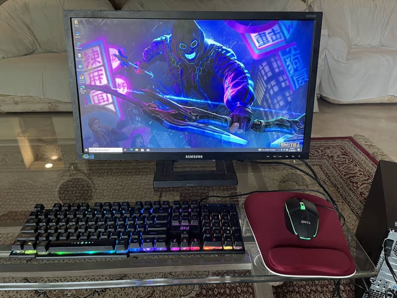 pc setup (gaming monitor, rgb mouse keyboard) 0