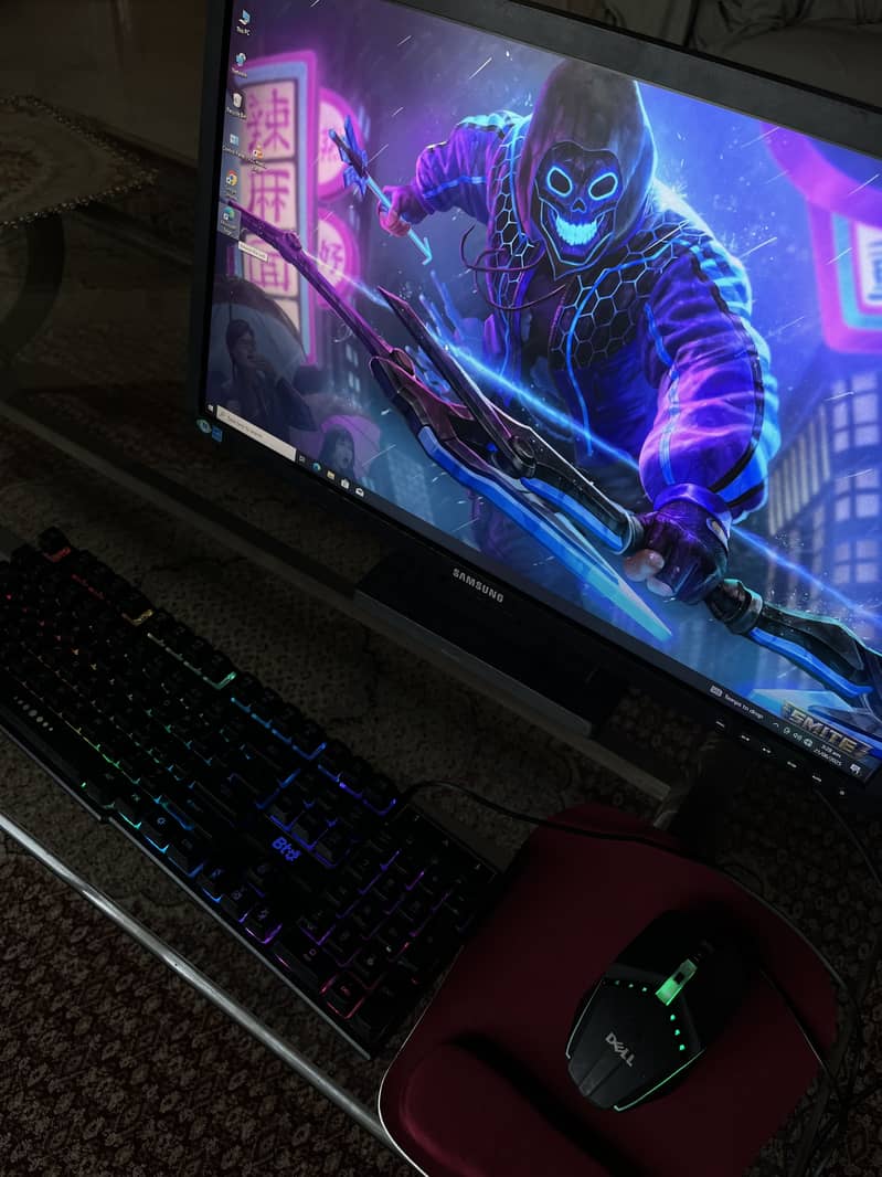 pc setup (gaming monitor, rgb mouse keyboard) 1