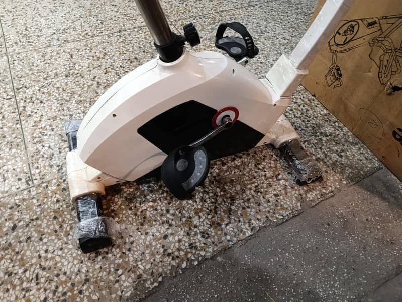 electric cycle for exercise with self generator and resistance control 4
