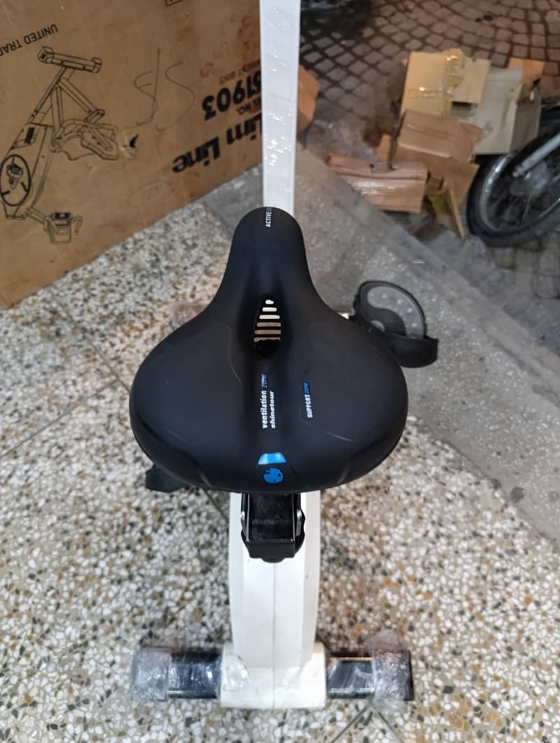 electric cycle for exercise with self generator and resistance control 5