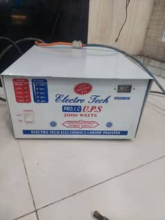 2000 watt Ups