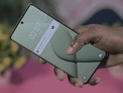 spark 20 pro plus.  cmplt box.  35 fnf is kam waly rabta krn