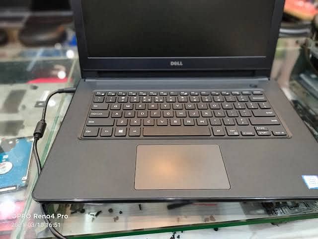 Dell Vostro 14 with an Intel Core i7-7500U processor, 4GB DDR4 RAM 2
