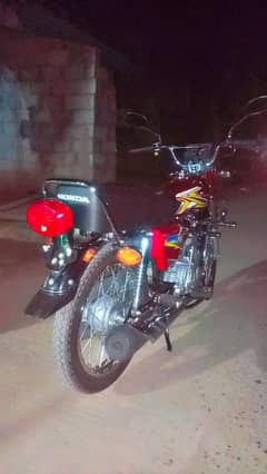 125 2025 model full new only interested buyer call me
