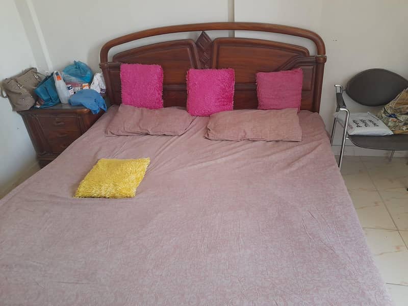 King size bed with mattress and 2 side tables 2