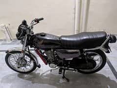 4 month use 125cg model 2024 look pretty good argent sale black colour