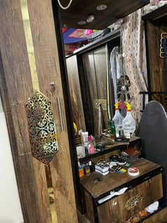 dressing table with rolling mirror
