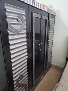 king size bed 2 side table 4 door wardrobe  4 door divaider