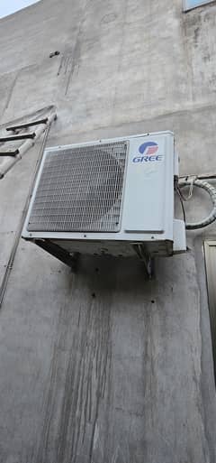 GREE 1.5 Ton Inverter AC for Sale – Excellent Condition