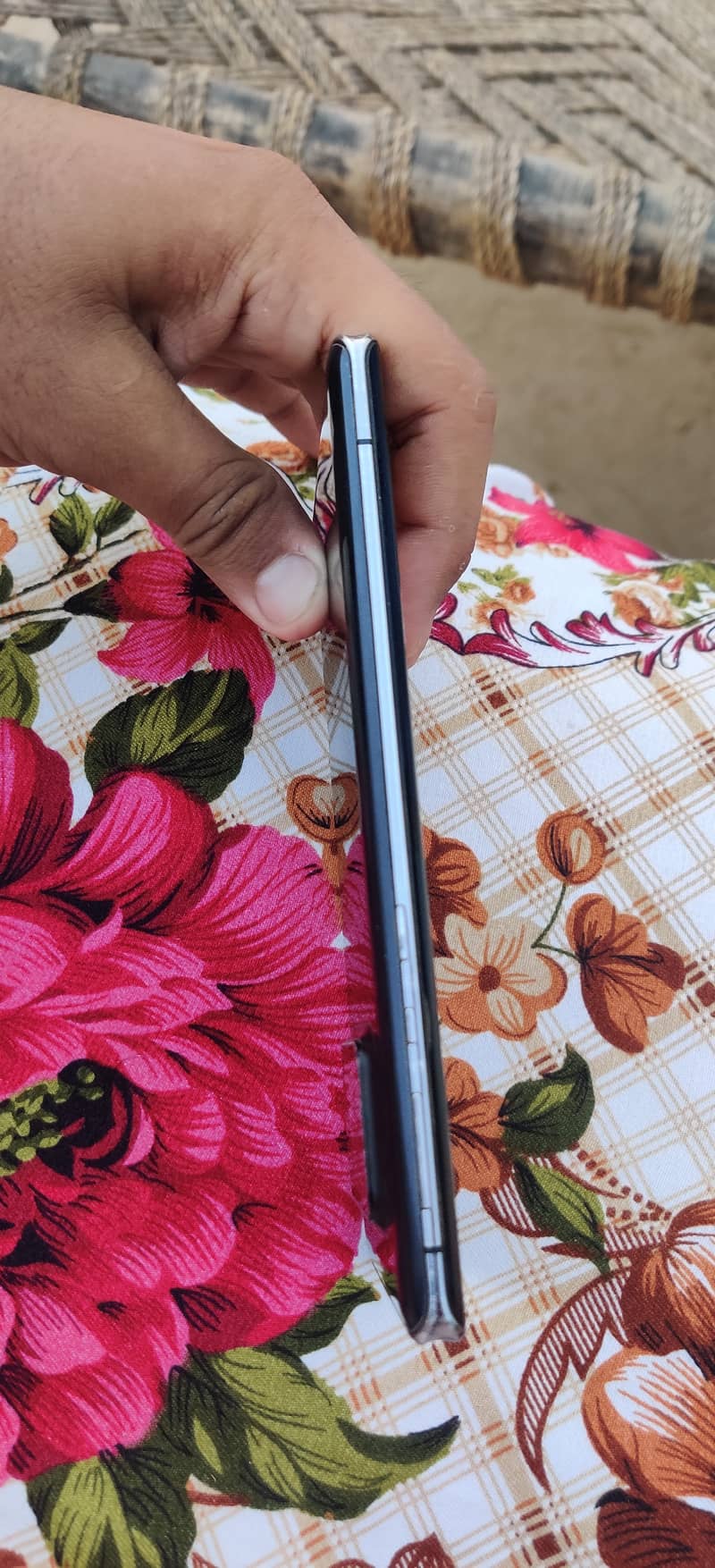 Aquos Sharp R6 4