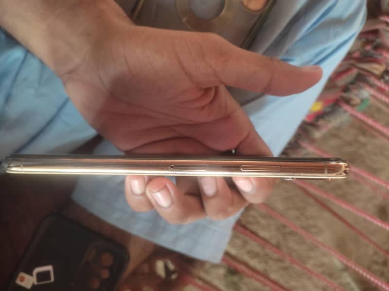 Iphone xs max With Good Condition and Cheap price 4