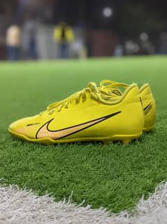 Football shoes/grippers