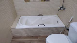Bath Tub 6 month used
