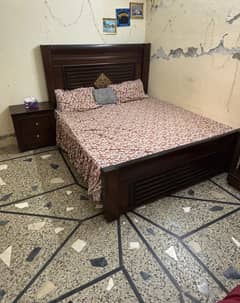 bed +2 side tables