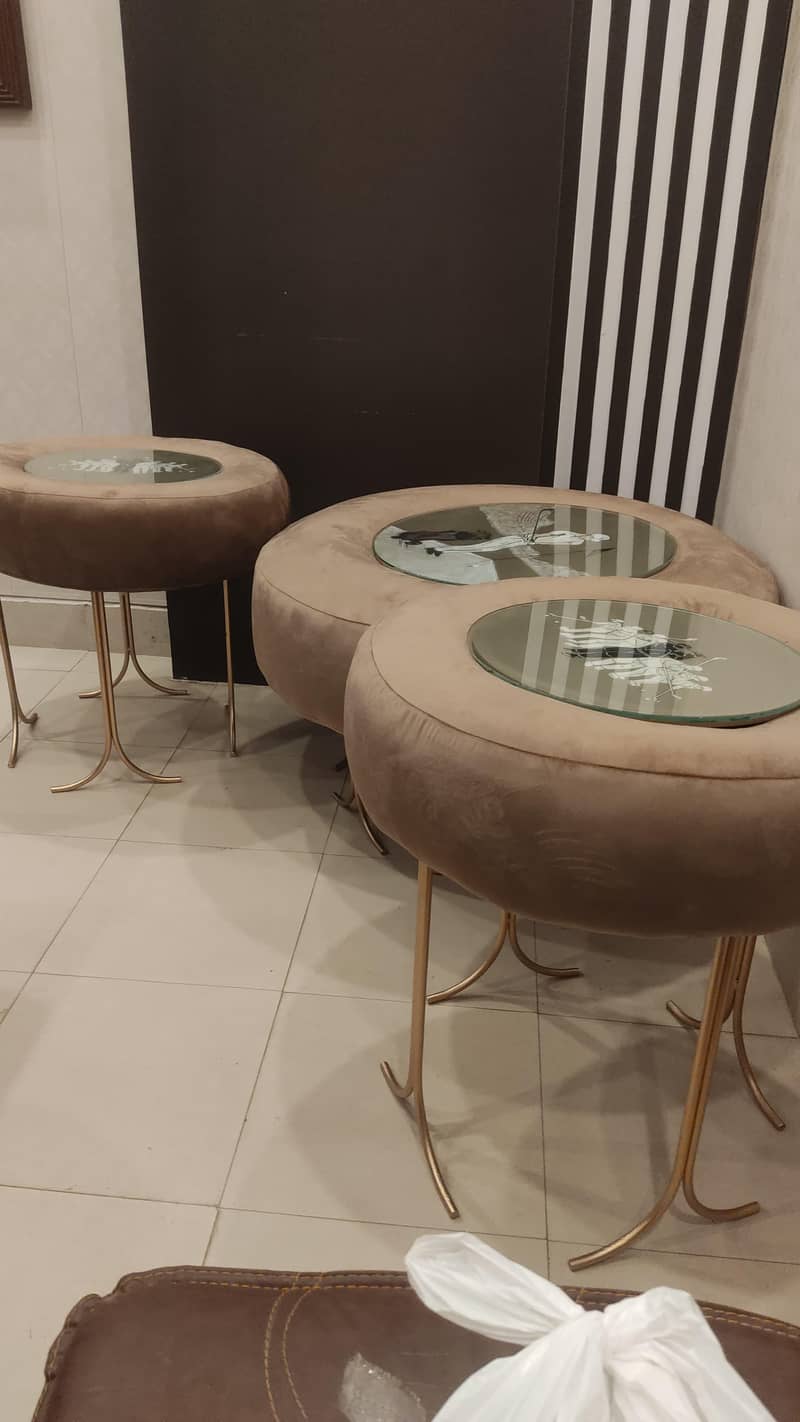 Set of 3 Round Tables with golden Iron Base 2