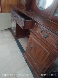 dresser & drawers