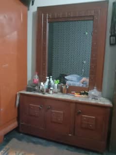 Dresser table for sale slighty used look like new