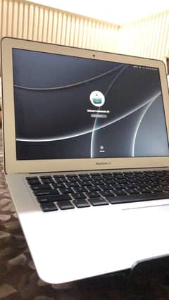 Apple Macbook Air 2017 condition 10/10