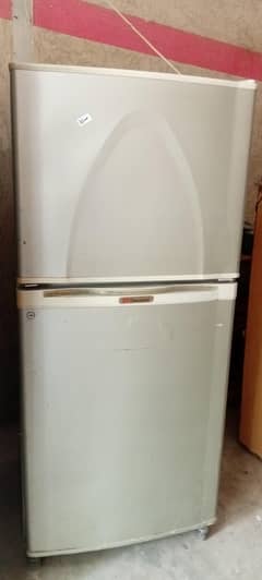 Dawlance fridge medium size 03259093710