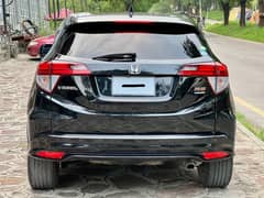 Honda vezel RS top of the line genuine condition
