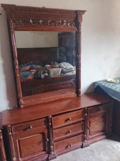 dressering table