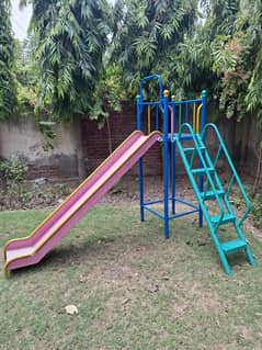 Kids slide with metallic body