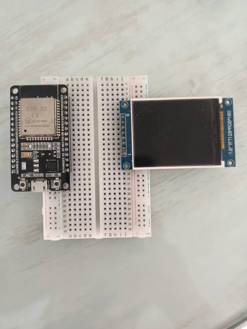 TFT DISPLAY AND ESP32 WITH BREADBOARD 0