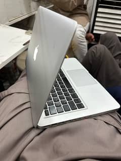 Apple MacBook