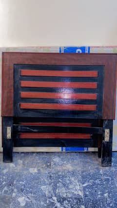 Single bed for sell with 1 side talble