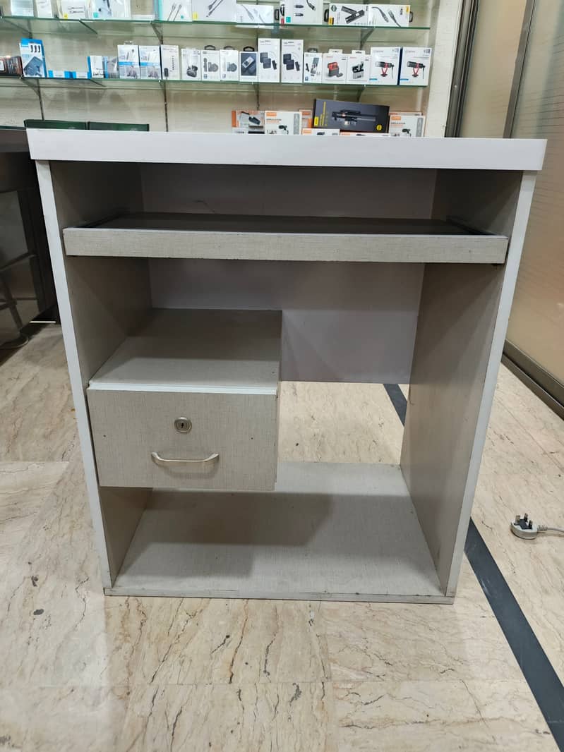 Computer Table  10/10 condition 6