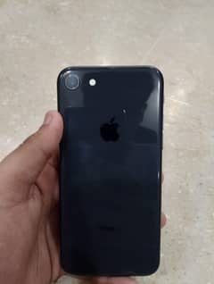 Iphone 8 buhat urgently sake karrha hoon achi price he