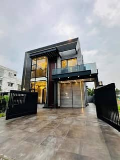 10 MARLA WELL DESIGN HOUSE FOR SALE IN DHA PHASE 5