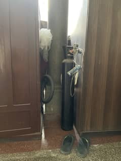 Oxygen cylinder